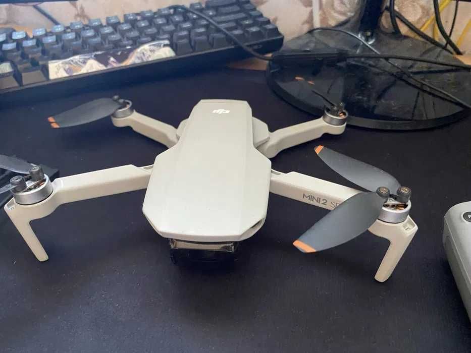 Drona DJI Mini 2 SE Fly More Combo cu asigurare Care Refresh