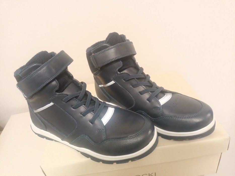 Продавам детски боти от естествена кожа