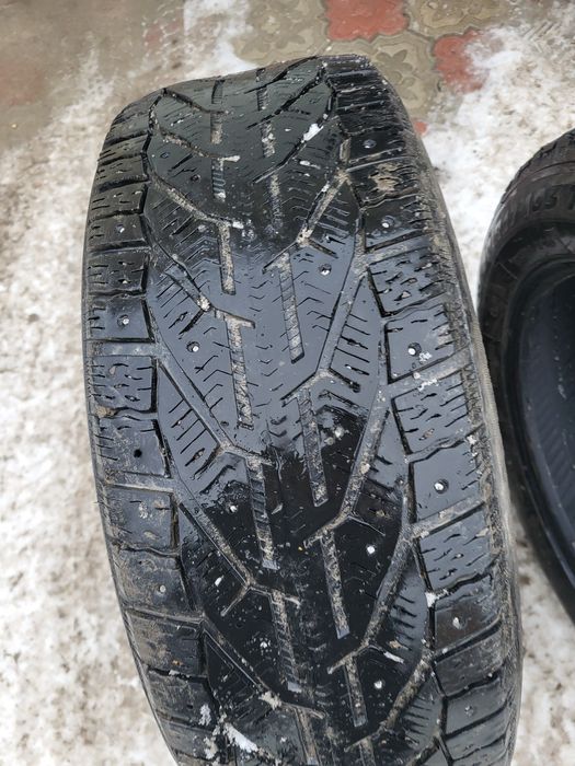 Продам б/у комплект шин 225/60 R17