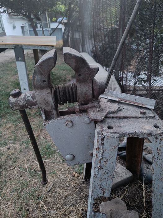 Продам тиски б.у в хорошем состоянии