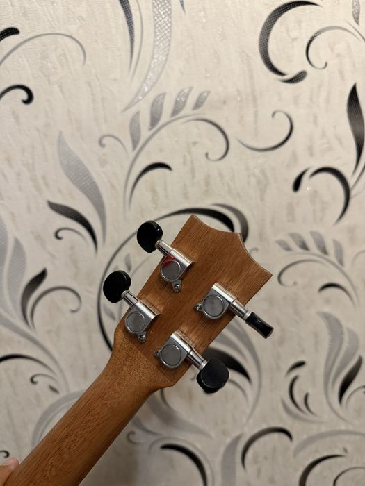 Укулеле, R.Empire