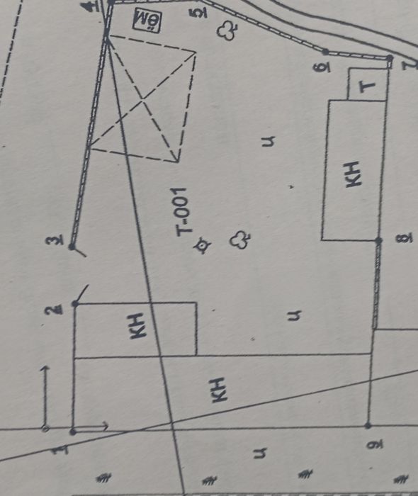 7сот.нежилое база вдоль трассы 8км от Учкахрамона.Угловой.Под бизнес