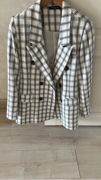 Продам пиджак женский . Состояние б/у .
