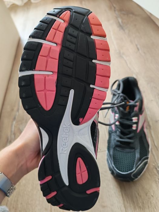 Дамски дишащи маратонки Reebok, 38 номер