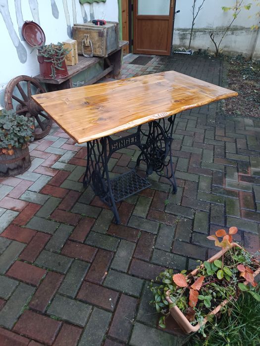 Masa , comoda realizata din mașină de cusut