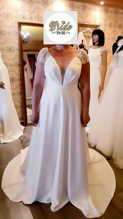 Rochie mireasă forma A cu trenă și voal inclus