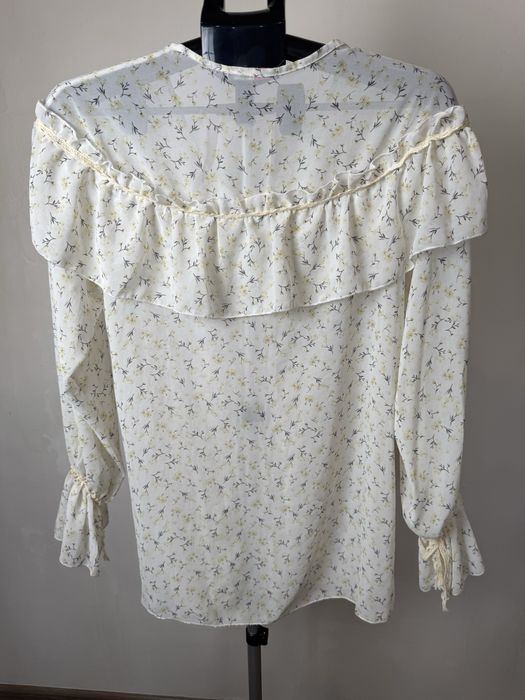 Блузка с рюшами размер М