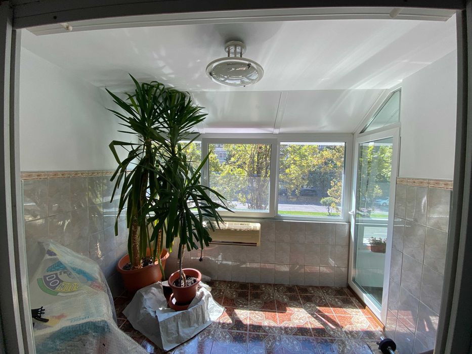 Bd.Dacia, et 1, mare, decom, balcon 11m, Sud, totul aproape (Centru, 2 Piete, 4 Parcuri, 2 Scoli, Dispensar)