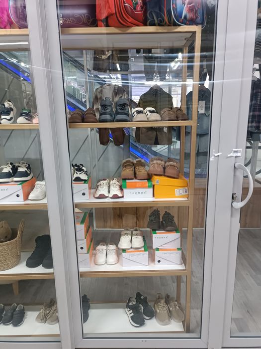 Офисная мебель для детской одежды