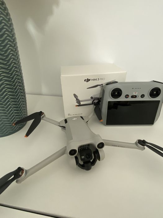 Drona DJI Mini 3 Pro cu Controller Smart