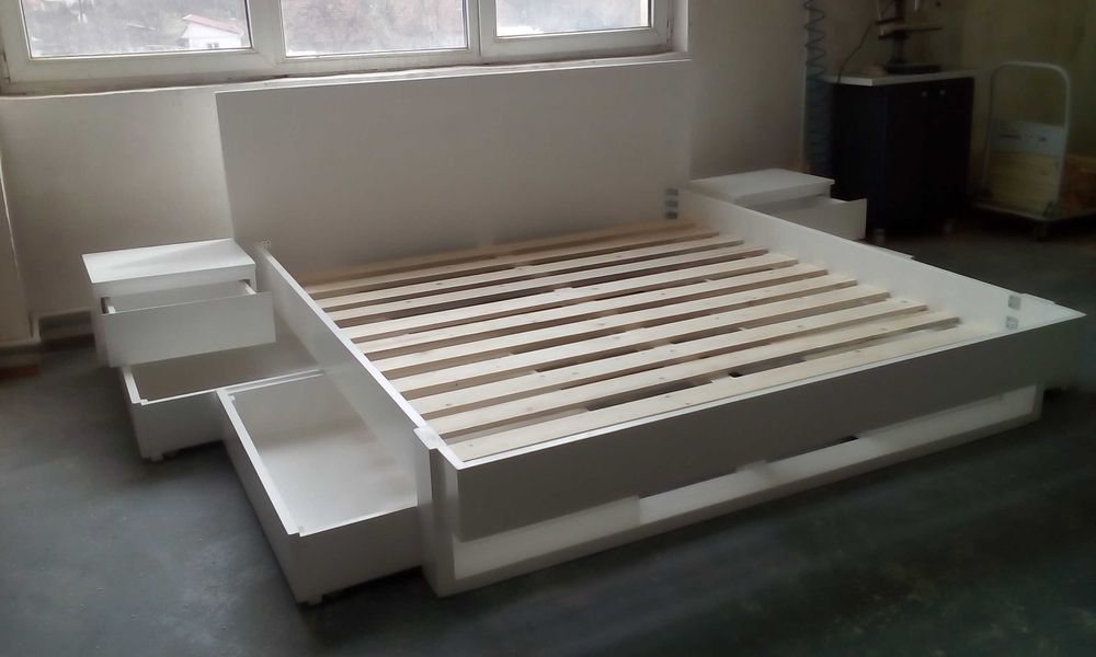 TRANSPORT GRATUIT.Pat matrimonial din lemn masiv cod 212