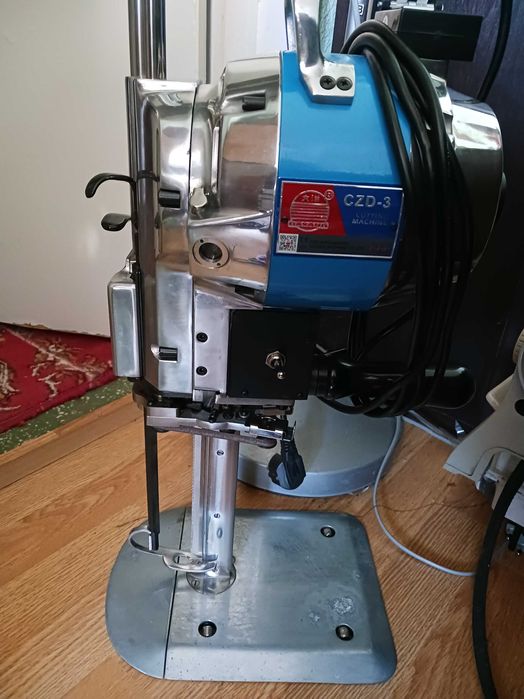 Masina de cusut, surfilat, curis