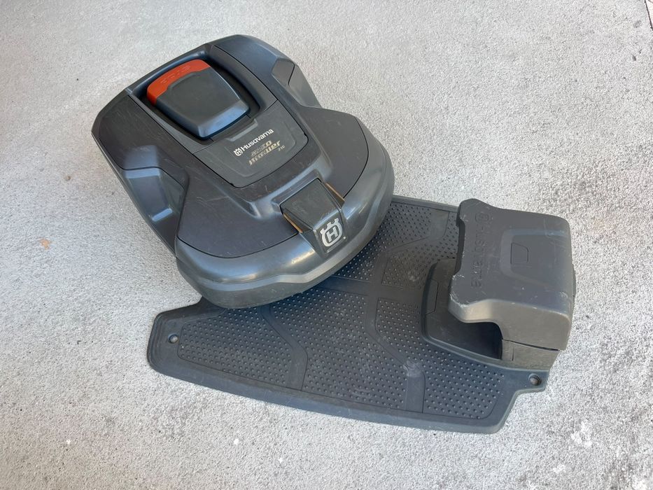 Robot tuns iarba Husqvarna 310 automower