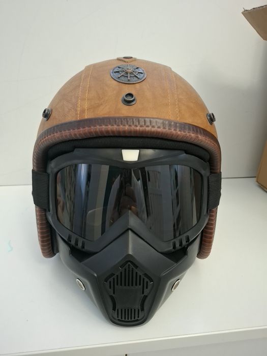 Casca retro. Nouă, nefolosită