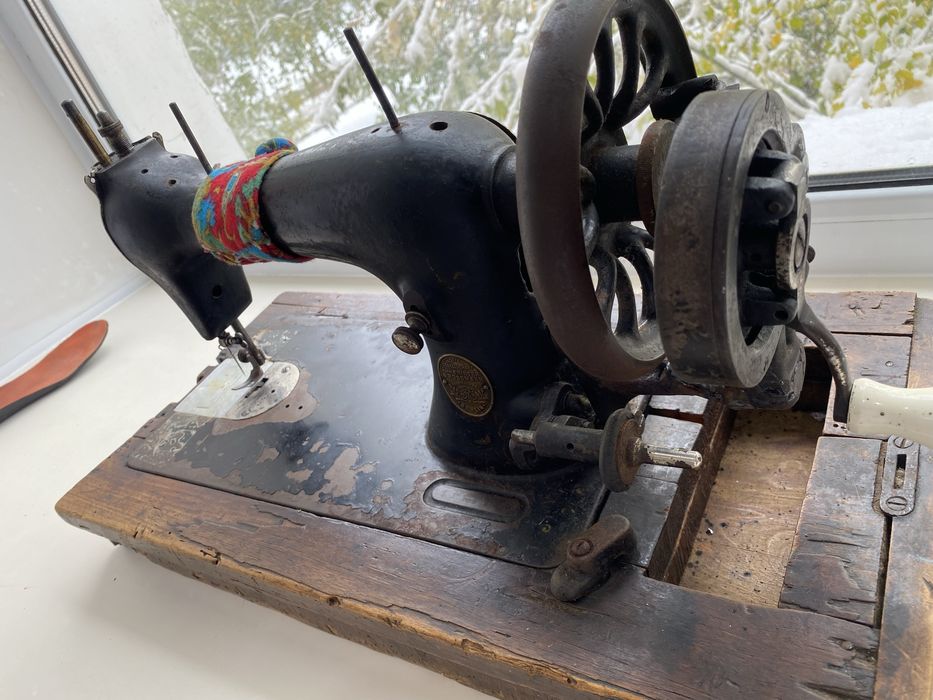 Продам швейную машинку