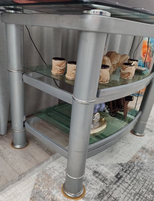 Продам тумбочку под телевизор