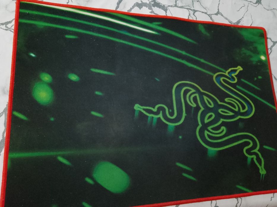 Продам игровые коврики Razer strider и hyperx 4300
