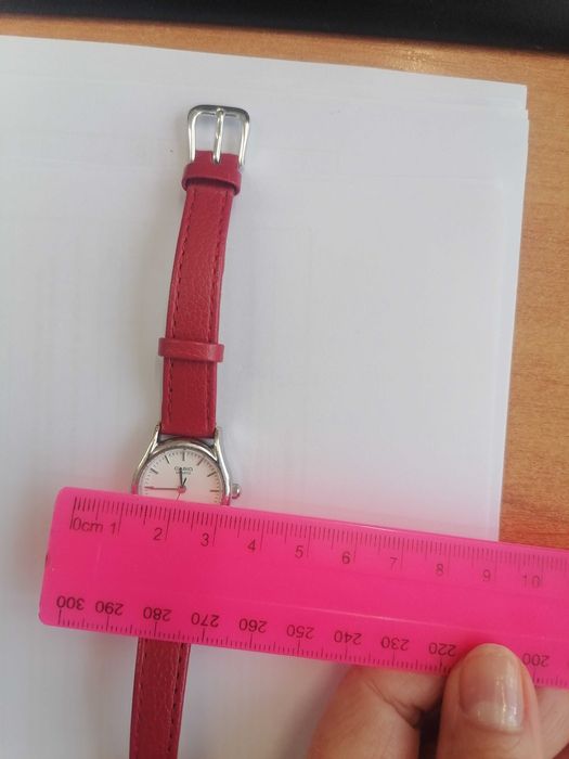 Като нов дамски часовник Casio, каишка естествена кожа.