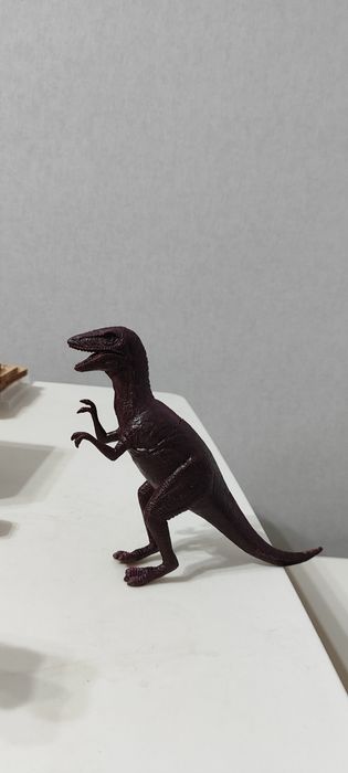 Продам динозавров за 15000