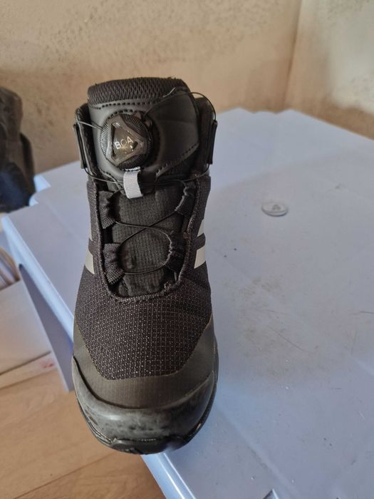 Зимни непромокаеми боти на adidas