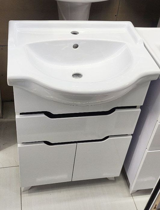 Раковина с шкафом (тумбой) новый (yangi rakvina)
С сифоним доставка ес