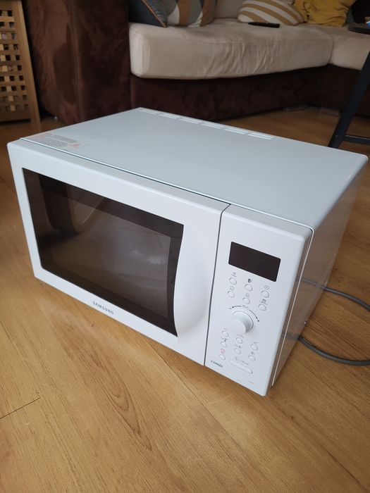 Миктовълнова печка Samsung CE1071