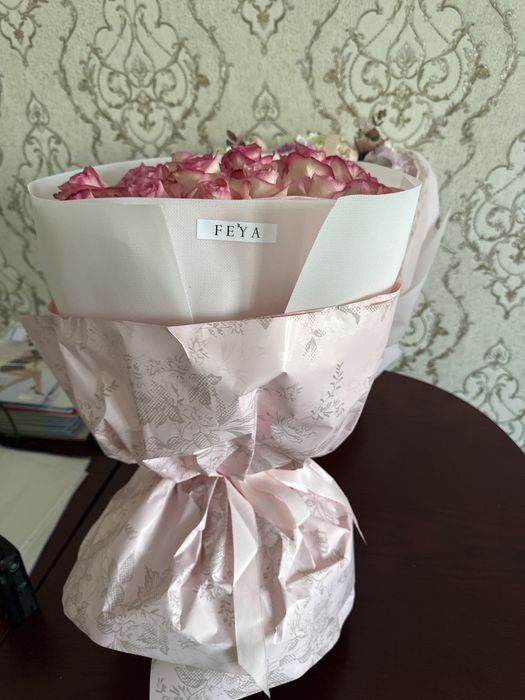 25 штук свежих роз