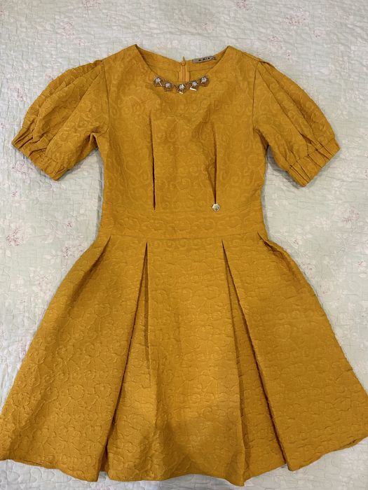 Платья вечерние