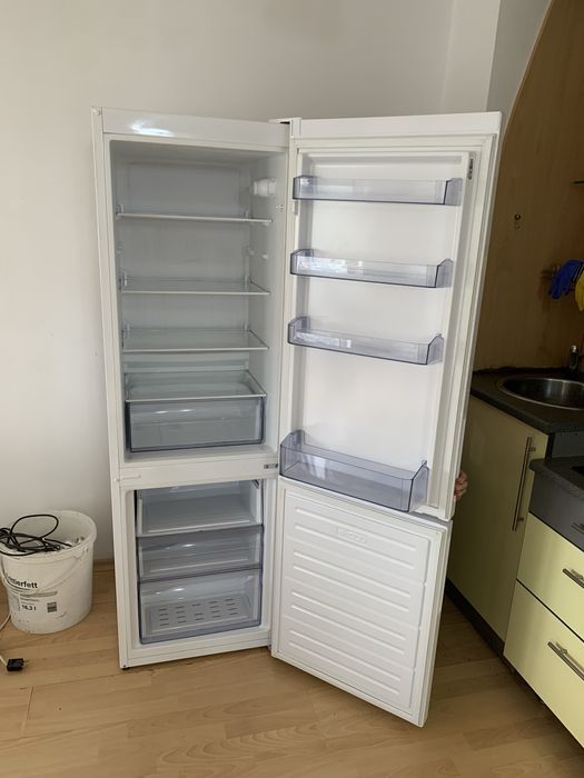 Хладилник Crown бял