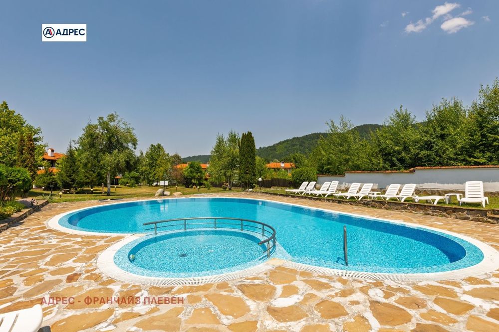 Продава се Къща в с. Орешак, Област Ловеч - 166 кв.м за 1173 €/кв.м - Снимка #11