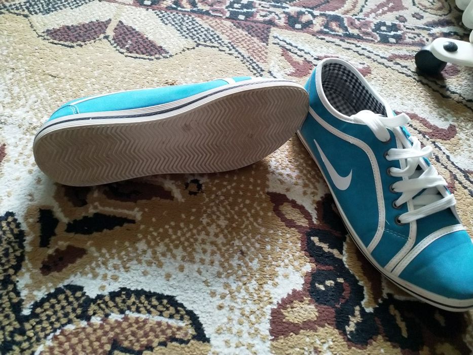 Продавам платненки