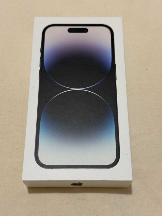 Продавам Apple iPhone 14 Pro 256GB Space Grey в комплект с няколко калъфа и screen протектор.