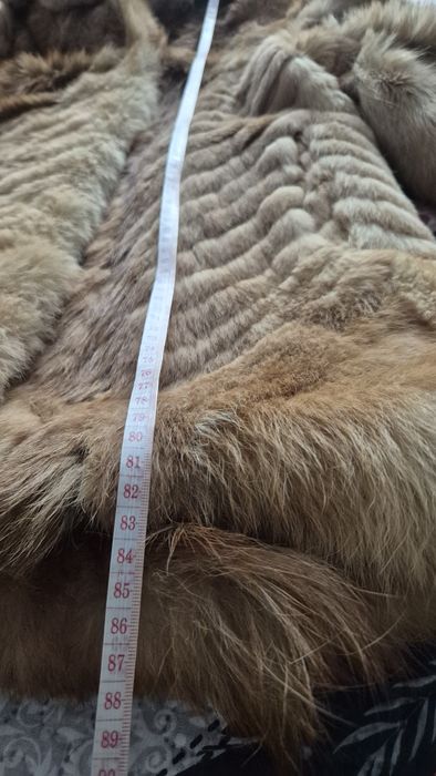 Haină blană naturală aurie, bordură vulpe, lungime medie, XL, căptușeală satin