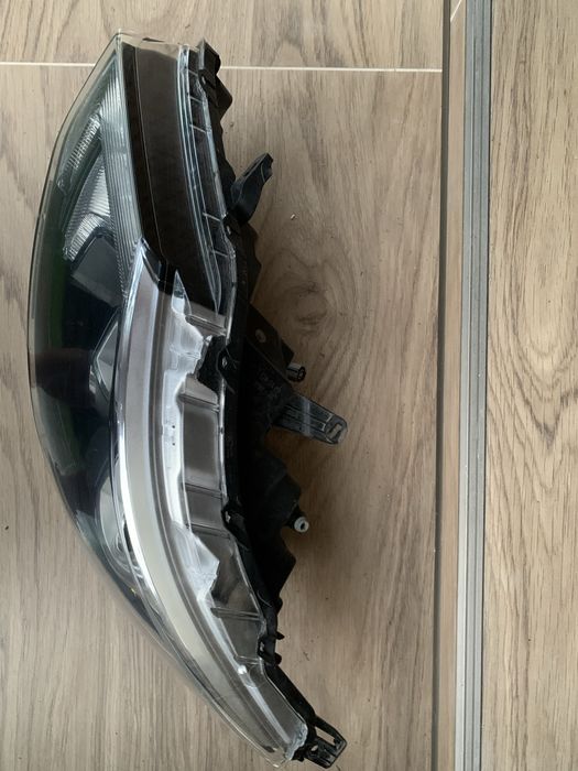 Far Nissan Qashqai j11 partea stanga an 2014/2015/2016/2017