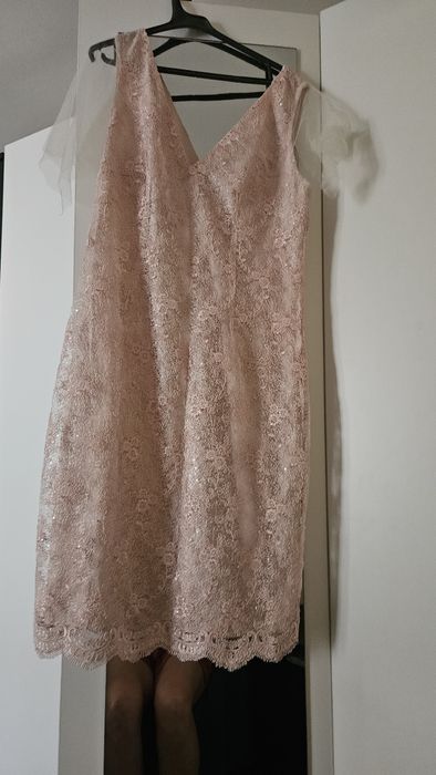 Vand rochii si pantofi