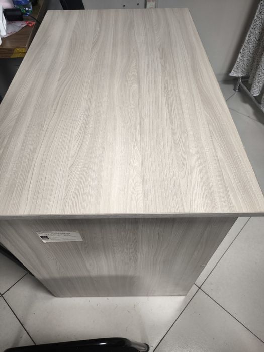 Вешалки, столы, стулья