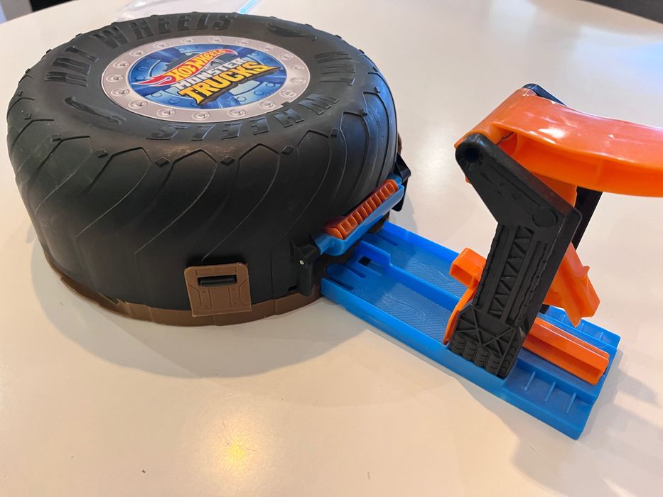HOT WHEELS Monster Trucks Автомобилна гума за каскади