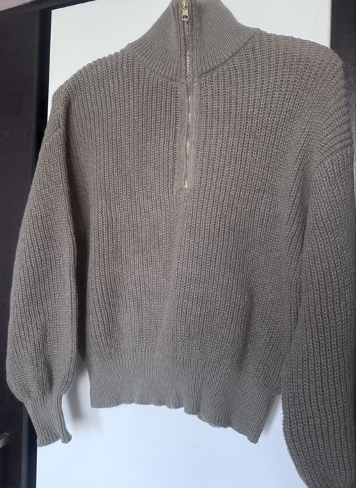 Дамски Пуловер S размер бежов нов