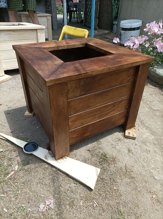 Саксии от дърво кашпи