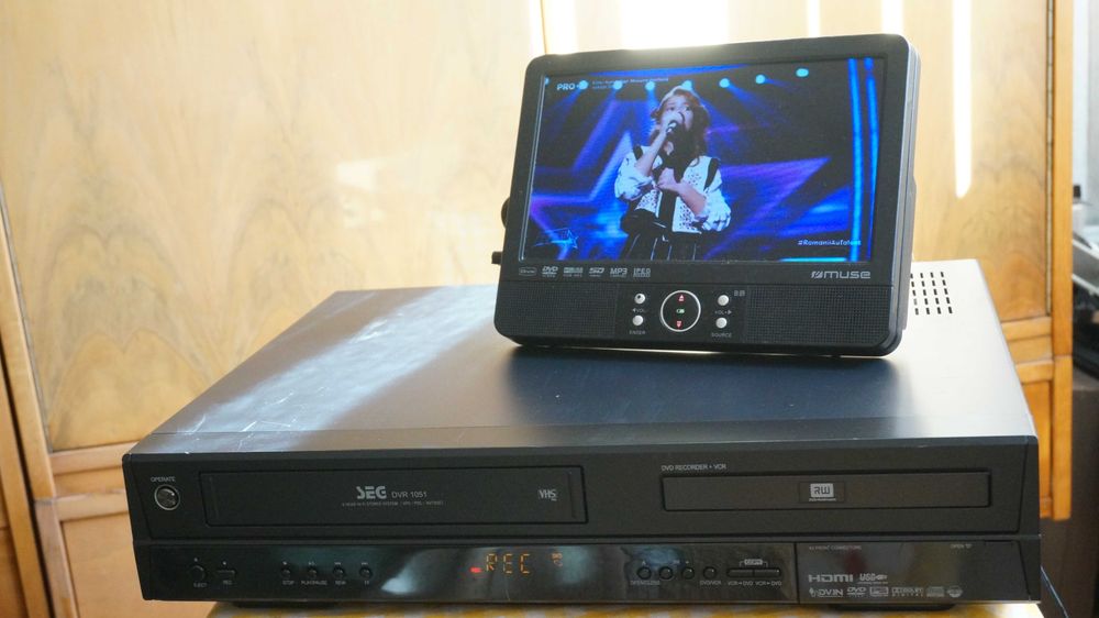 VD recorder combo cu marca VHS SEG model DVR 1051 stereo Hi-Fi