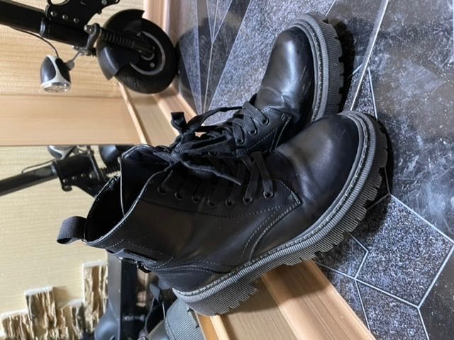 Продам ботинки 35 размер