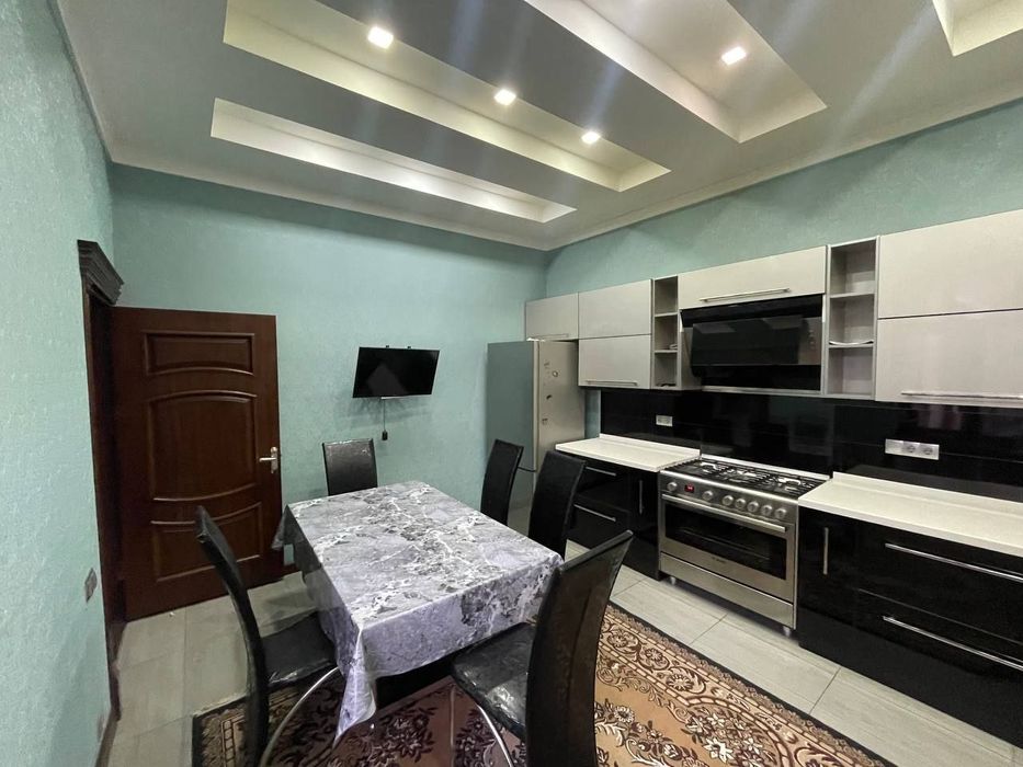 Аренда Евро дома  Можно под Офис  3 стки 3 уровняи 8 комнат 540 м2