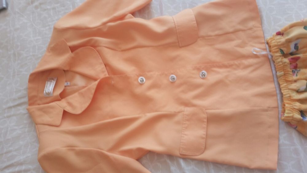 Дамско костюмче