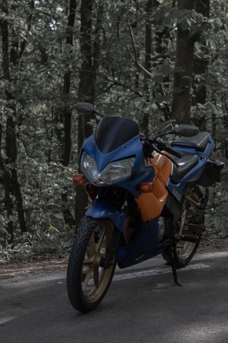 Canon EOS 4000d DSLR +inca un obiectiv