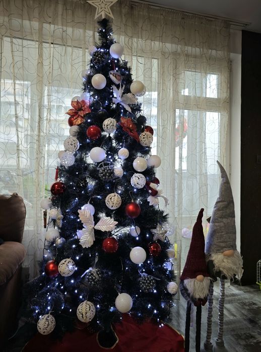 Коледна елха - 2м височина, в комплект с украсата