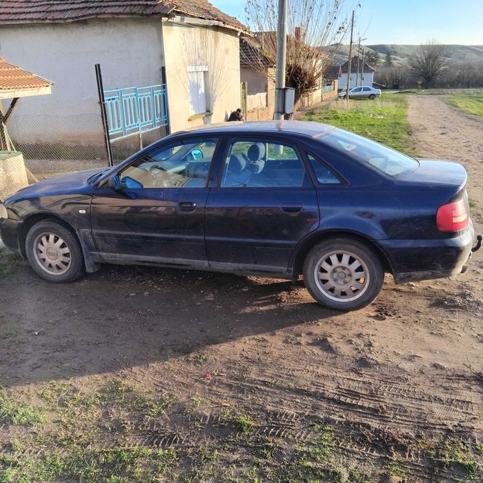 продавам ауди а4 феислифт