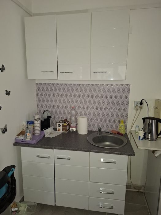 Vand mobila  bucatarie mica