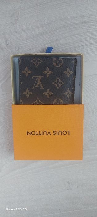 Портфейл на Луис витон