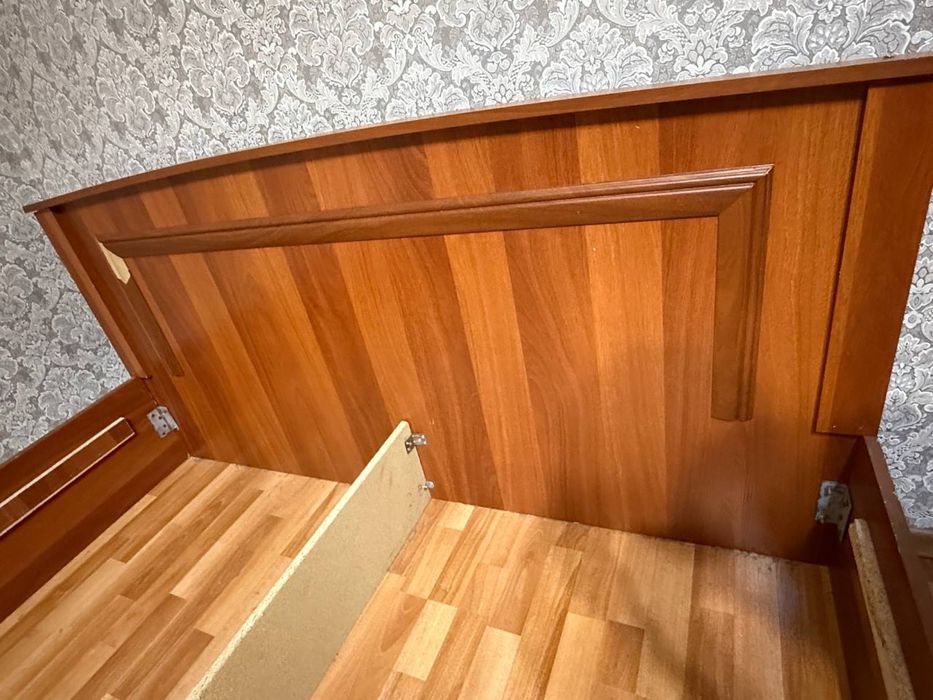 Кровать в хоршом состояние