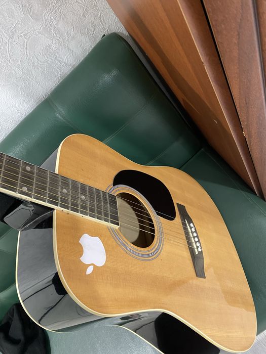 Продам гитару в отлином состоянии